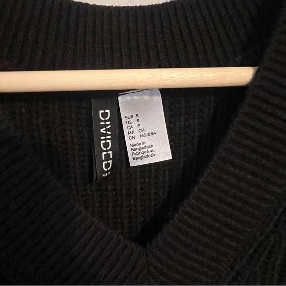 H&M Sweater Vest - Picture 2 of 3